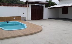 0006.05 - Maranduba - KitNet 1º Andar - 4 Pessoas - 3 Quadras Do Mar - Piscina Coletiva - WIFI
